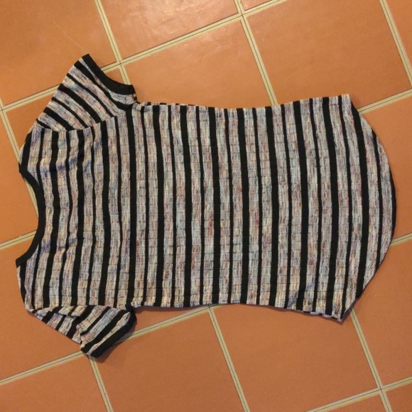 Almost Famous Short Medium Sleeve Top - Picture 3 of 3